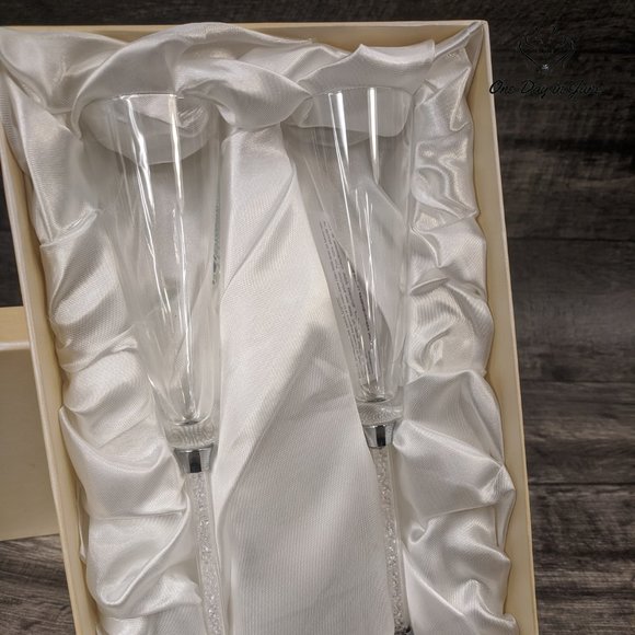 Oleg Cassini Crystal Diamond Toasting Flutes - Picture 3 of 3